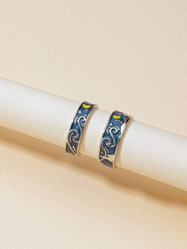 Circle embossed earrings